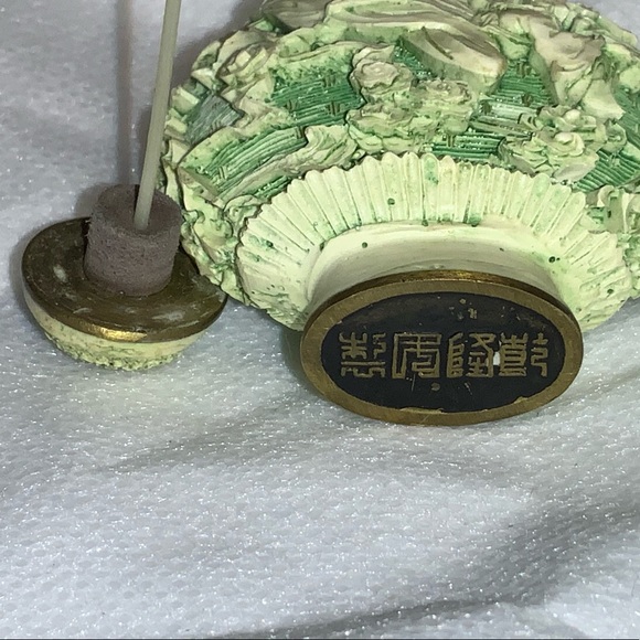 Vintage Well Carved Cinnabar Snuff Bottle - Picture 5 of 8